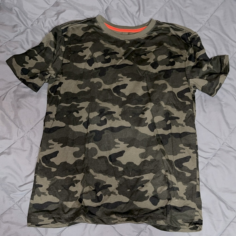 Old navy boys camouflage t-shirt size 14-16
